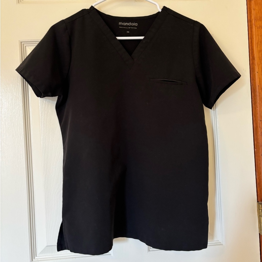 Mandala | Black V-Neck Scrub Top - XS